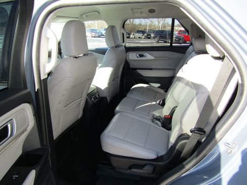 Used 2025 Ford Explorer Active w/ Active Comfort Package image 31