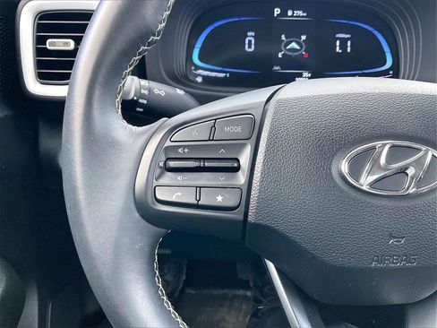 Used 2024 Hyundai Venue Limited image 21