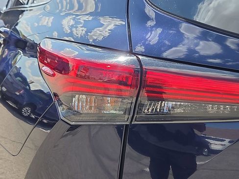 Used 2023 Toyota Highlander XLE FWD image 10