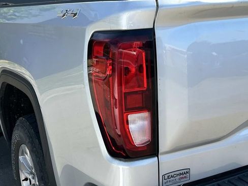 Used 2019 GMC Sierra 1500 SLE w/ SLE Value Package AWD/4WD image 9
