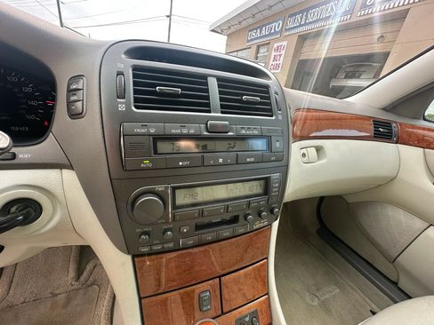 Used 2001 Lexus LS 430 RWD image 20