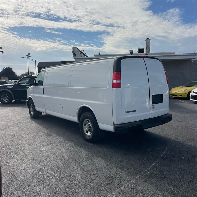 Used 2020 Chevrolet Express 3500 Extended w/ Driver Convenience Package RWD image 3