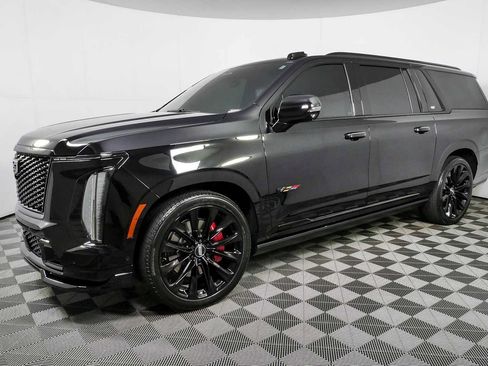 Certified 2025 Cadillac Escalade ESV V w/ LPO, ONYX Package AWD/4WD image 30