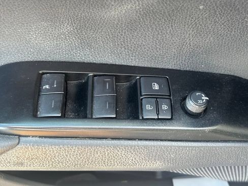 Used 2025 Toyota Camry SE FWD image 8