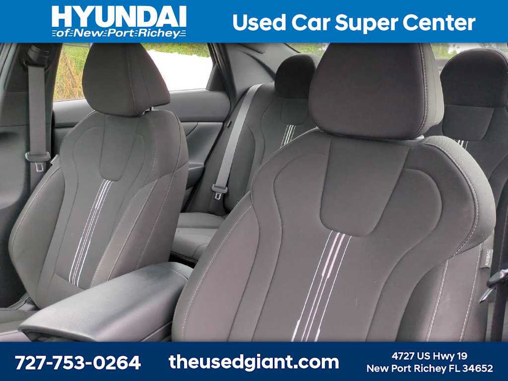 Used 2025 Hyundai Elantra Sport FWD image 7