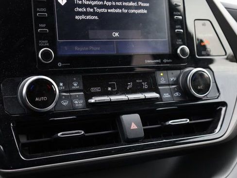 Used 2022 Toyota Highlander LE image 19