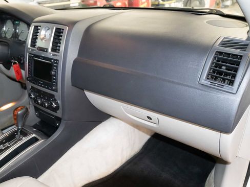 Used 2005 Chrysler 300 C w/ Navigation & Sound Group II RWD image 21