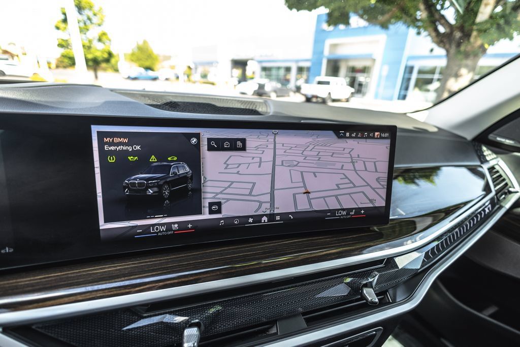 Used 2024 BMW X7 xDrive40i AWD/4WD image 13