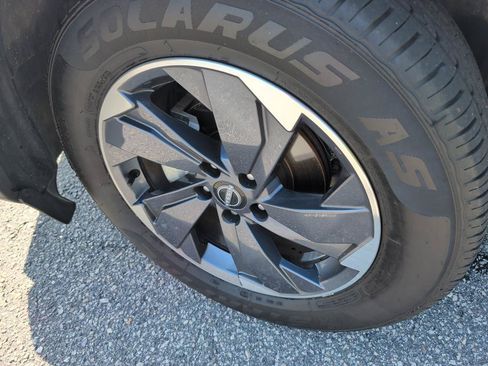 Used 2024 Nissan Rogue SV FWD image 7
