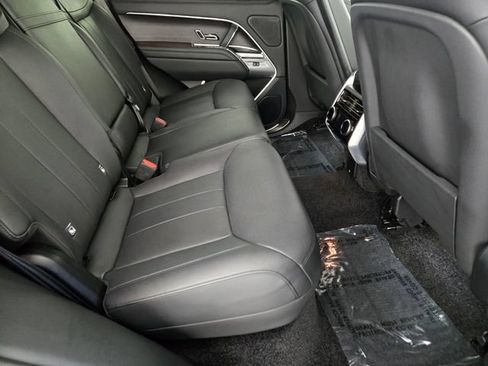 Certified 2025 Land Rover Range Rover SE AWD/4WD image 17