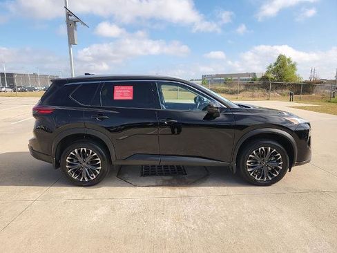 Certified 2025 Nissan Rogue SL w/ Tech Package image 4