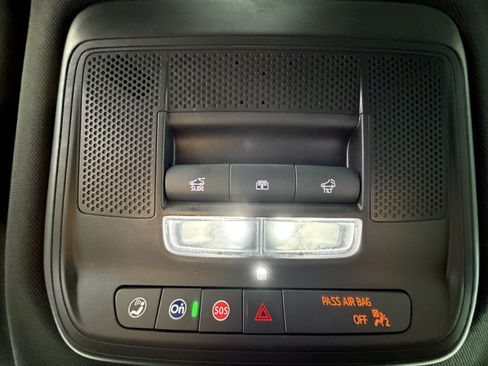 Used 2025 Chevrolet Equinox EV LT w/ Convenience Package II FWD image 16
