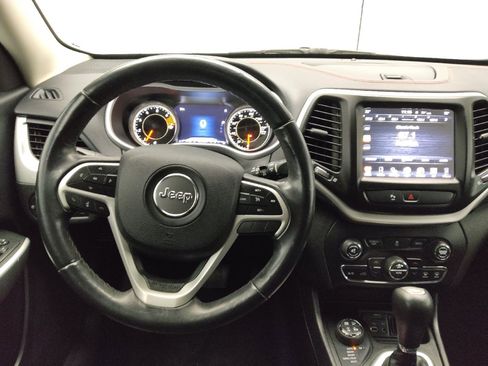 Used 2018 Jeep Cherokee Trailhawk image 22