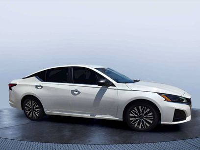 Used 2024 Nissan Altima 2.5 SV