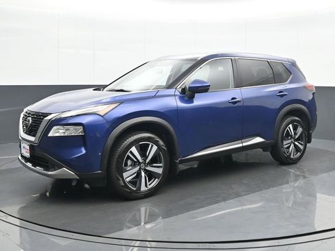 Used 2021 Nissan Rogue Platinum image 2