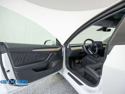 Used 2023 Tesla Model 3 Standard Range RWD image 9