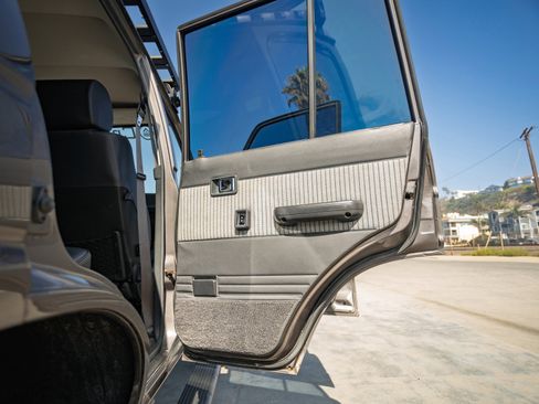 Used 1990 Toyota Land Cruiser AWD/4WD image 40