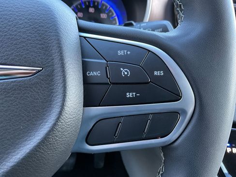 Used 2023 Chrysler Voyager LX image 18