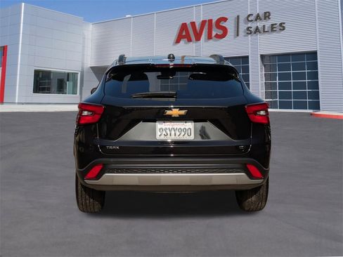 Used 2025 Chevrolet Trax LT w/ LT Convenience Package image 7