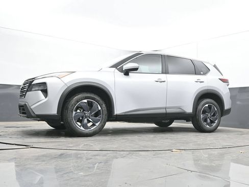 Used 2025 Nissan Rogue SV AWD/4WD image 49