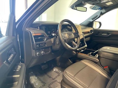 Used 2025 GMC Yukon XL Denali AWD/4WD image 6