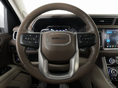 Used 2021 GMC Yukon Denali w/ Denali Premium Package image 19
