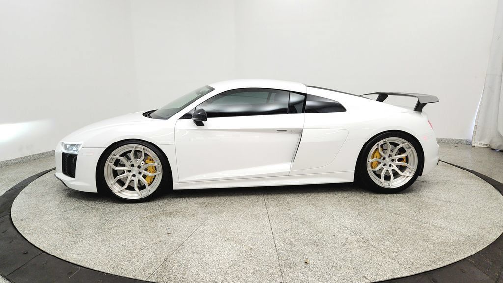Used 2018 Audi R8 V10 RWD image 2