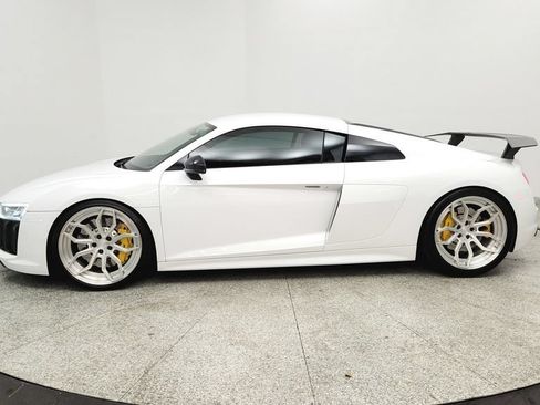 Used 2018 Audi R8 V10 RWD image 2