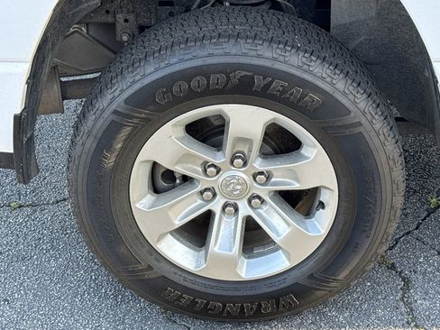 Used 2024 RAM 1500 Laramie image 17