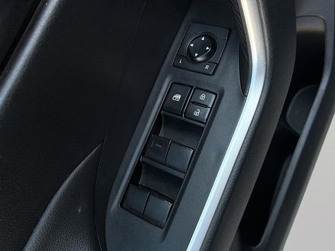 Used 2022 Toyota RAV4 LE image 12