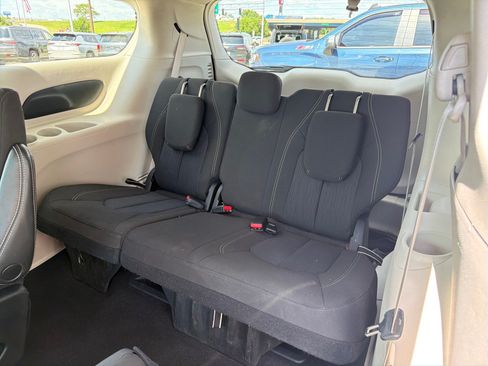 Used 2023 Chrysler Voyager LX FWD image 25