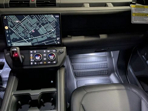 New 2026 Land Rover Defender 110 X-Dynamic SE AWD/4WD image 28