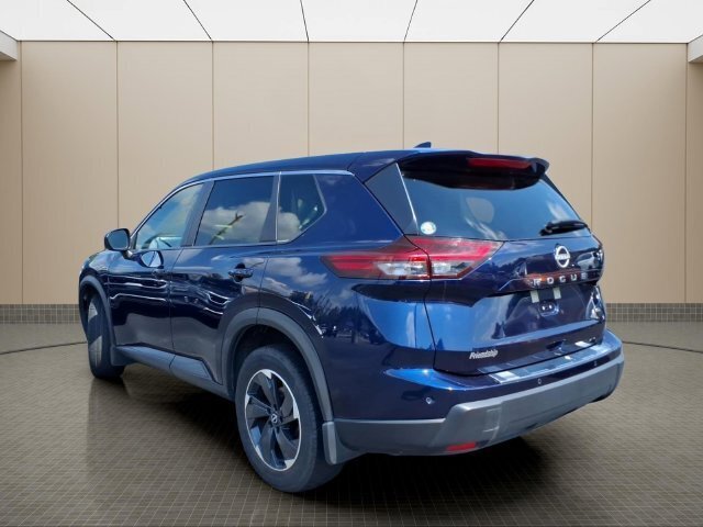 Used 2025 Nissan Rogue SV AWD/4WD image 5