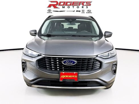Used 2025 Ford Escape Platinum image 2