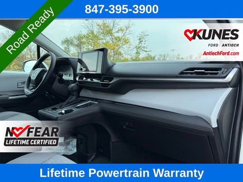 Used 2025 Toyota Sienna LE image 16