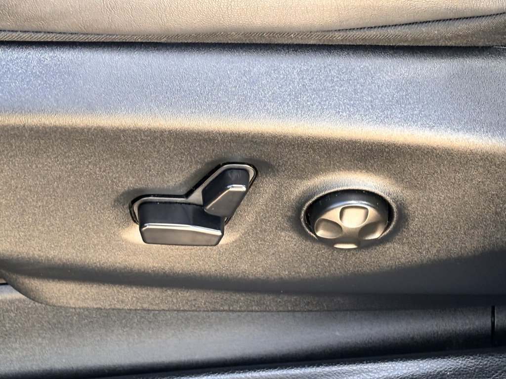 Used 2025 Chrysler Pacifica Select FWD image 21