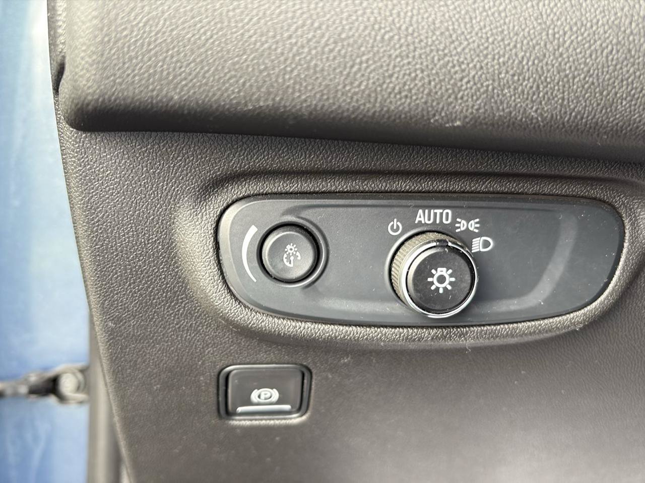 Used 2024 GMC Terrain SLE AWD/4WD image 16