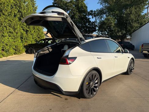 Used 2024 Tesla Model Y Performance AWD/4WD image 13
