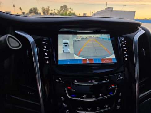 Used 2017 Cadillac Escalade Platinum image 12