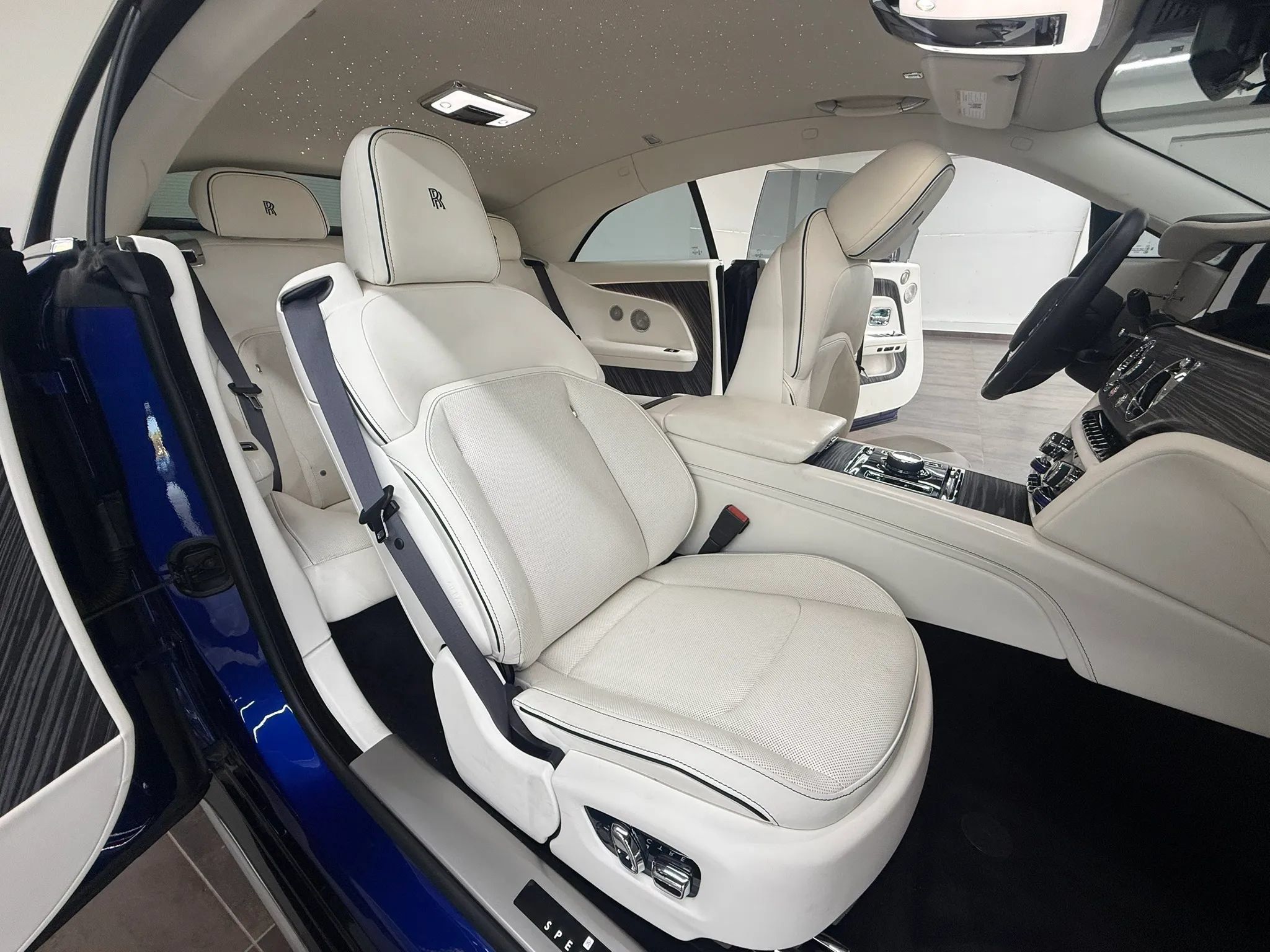 Used 2025 Rolls-Royce Spectre AWD/4WD image 34