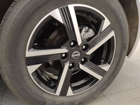 Used 2025 Nissan Sentra SV FWD image 31