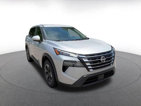 Used 2025 Nissan Rogue SV FWD image 3
