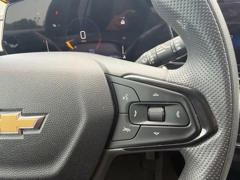 Used 2025 Chevrolet Trax LT FWD image 41
