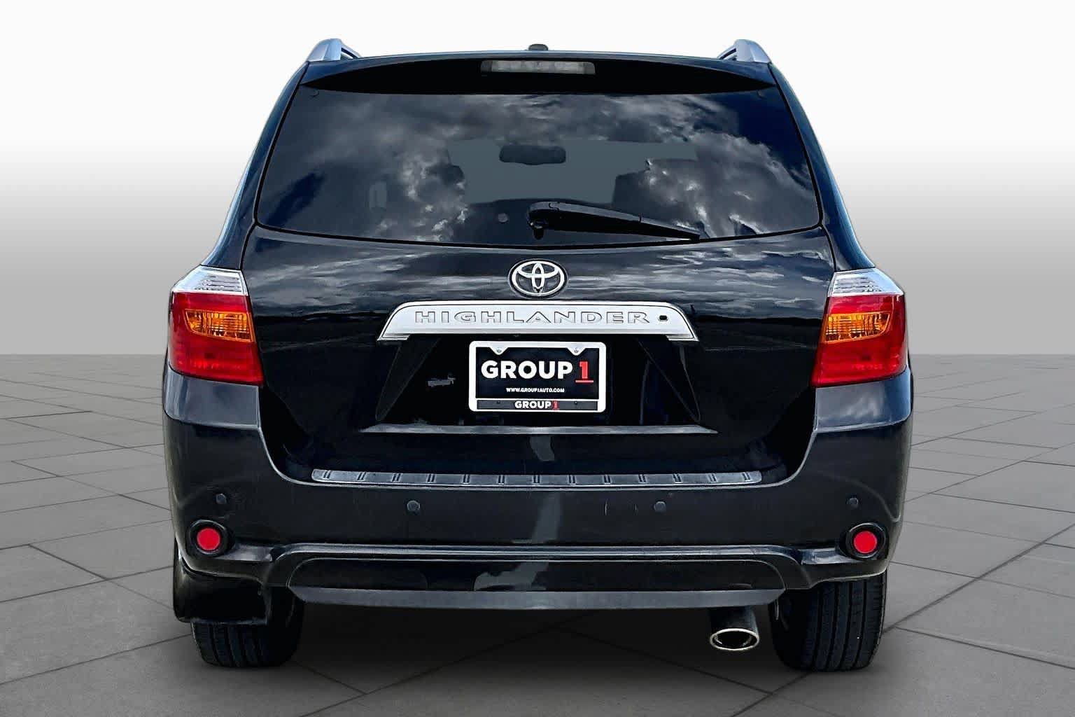 Used 2010 Toyota Highlander Limited w/ Extra Value Pkg 8 FWD image 3