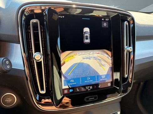 Certified 2025 Volvo XC40 B5 Core image 31