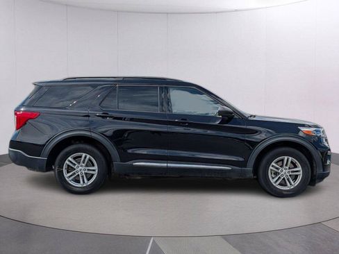 Used 2022 Ford Explorer XLT w/ Equipment Group 202A AWD/4WD image 6