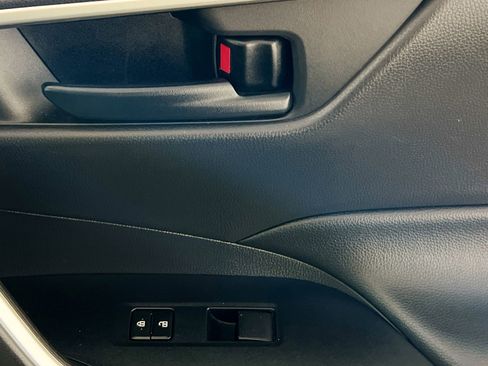 Used 2022 Toyota RAV4 LE image 31