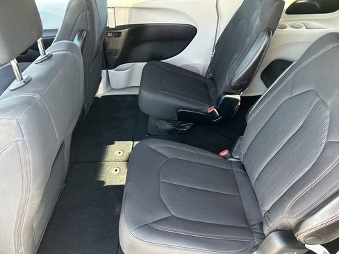 Used 2018 Chrysler Pacifica Touring Plus image 18
