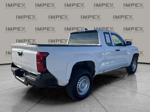 Used 2025 Toyota Tacoma SR image 5