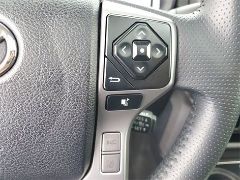 Used 2022 Toyota 4Runner SR5 Premium image 26